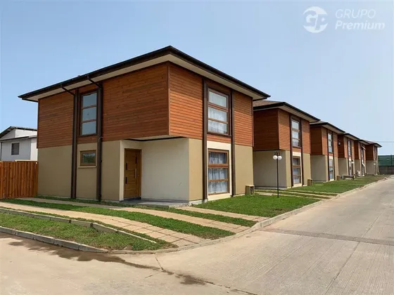 Vende Casa, Condominio Pulmahue (4d+3b)