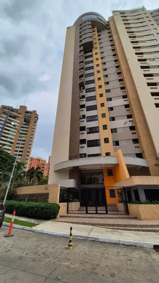 Apartamento En Venta En Valle Blanco, Res. Estratosfera, Valencia 286763 Lz