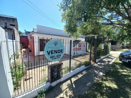 Venta Casa Con Patio Y Cochera Jose C Paz