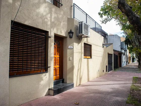Casa En Venta 4 Ambientes, En Esquina, Con Parilla, Terraza Y Garage Cub. Apto Credito En Victoria