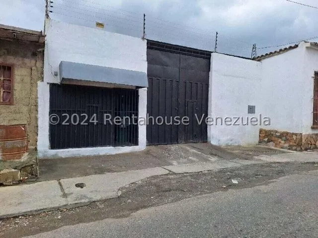 Venta De Local Comercial Tipo Galpon En Zona Centro, Calle 27, Cod 25 3393 En Muy Buenas Condiciones, Comunicate Soy Gabi Irastorza.