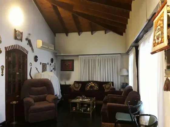 Chalet En Venta De 4 Ambientes - Apto A Credito