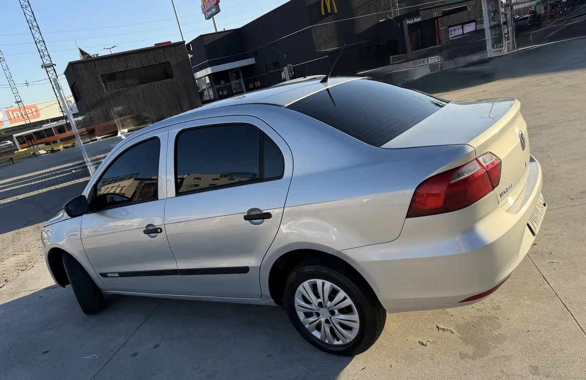 Volkswagen Voyage 2015 1.0 Comfortline Total Flex 4p — foto 2