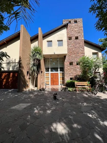 Casa En Venta 5 Ambientes En Campos De Álvarez