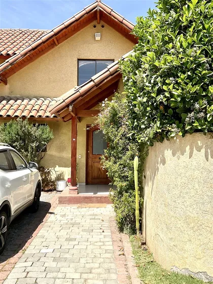 Casa En Venta De 5 Dorm. Condominio En Las Condes