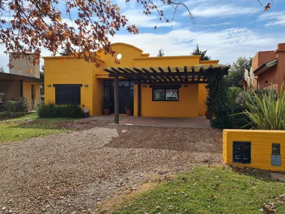 Alquiler Casa En Barrio Privado Campos De Esther / Pueblo Esther