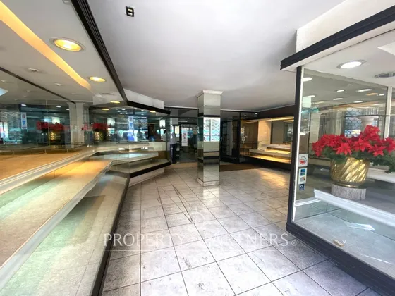 Amplio Local Comercial En El Centro De Temuco.