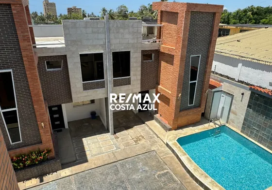 Se Vende Confortable Townhouse En Exclusivo Conjunto Rio De La Plata, Tucacas