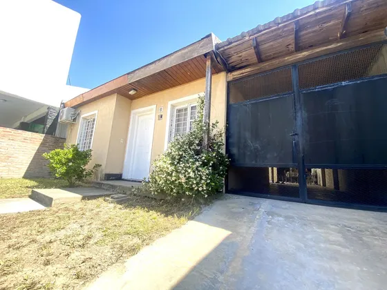 Casa En Pablo Podesta- Venta