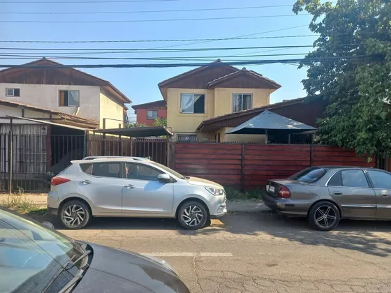 Casa En Venta De 5 Dorm. En Macul