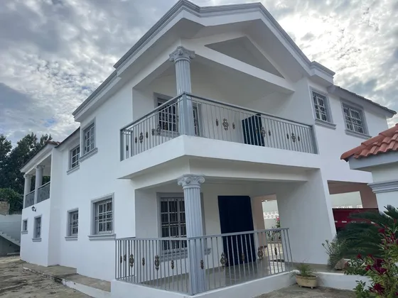 Casa Urbanización Vista De Cerro Alto Casa De Dos Niveles