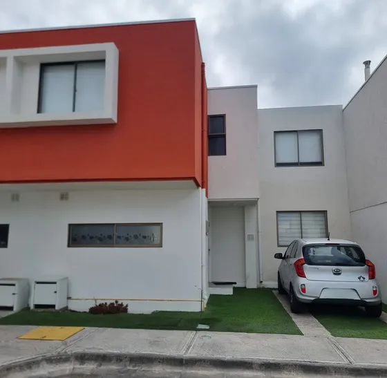 Se Arrienda Casa En Condominio