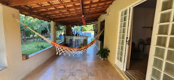 Casa De 4 Quartos E 2 Banheiros 