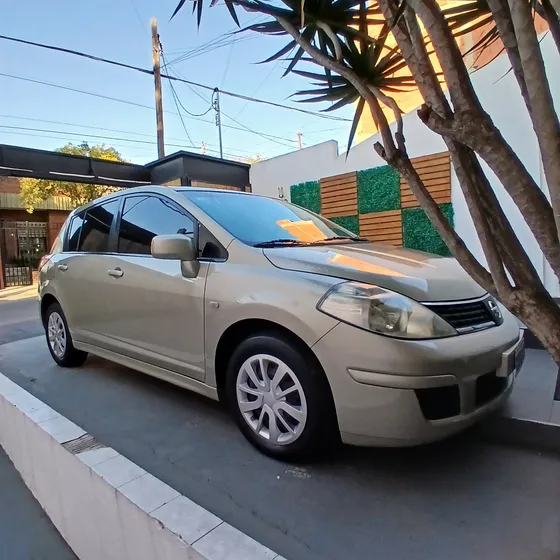 Nissan Tiida 1.8 Visia