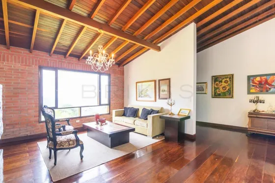 Casa En Venta En La Catedral. Cod V50227