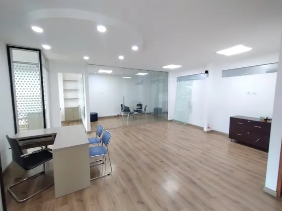 Oficina En Arriendo 111m Brr El Chico