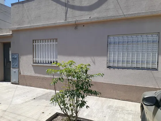 Ph Interno De 3 Ambientes Con Amplio Patio C/ Parrilla!
