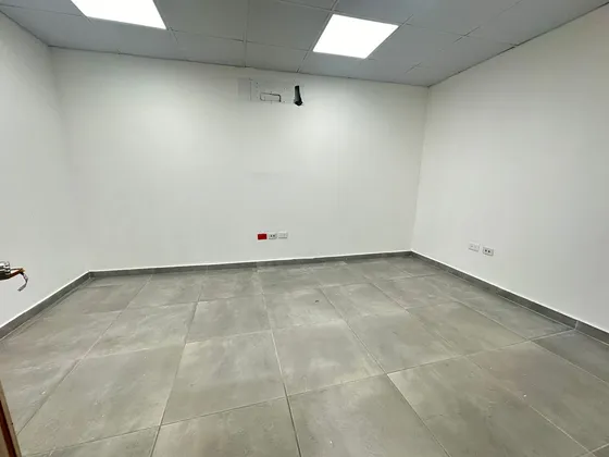 Amplios Locales De Primer Piso En El Distrito Nacional, Los Restauradores.