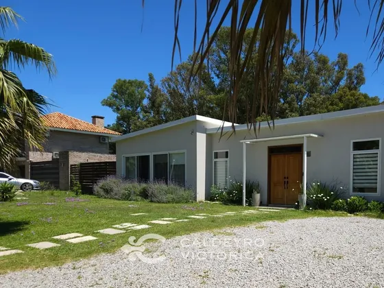 Venta Casa En Barrio Privado 9761 Cumbres De Carrasco, Canelones 3 Dormitorios (ref: Cbr-1236)