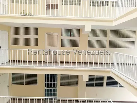 Apartamento Tipo Estudio, Rafael Gamarra Vende 2e23538, Centro De Barquisimeto, Cocina En Mampostería, Amplia Habitación Con Baño, Amplia Sala, Área De Lavandería, 1 Pto Estac., Agua, Vigilancia 24/7