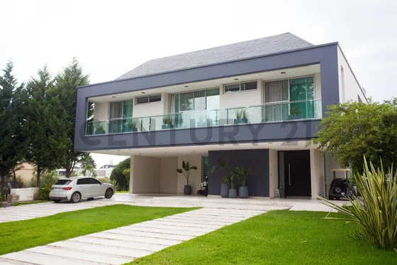 Venta Canning Casa 6 Ambientes En St Thomas Este-oeste