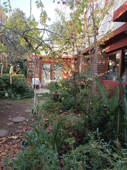 Casa En Excelente Ubicacion Con Maravilloso Jardín