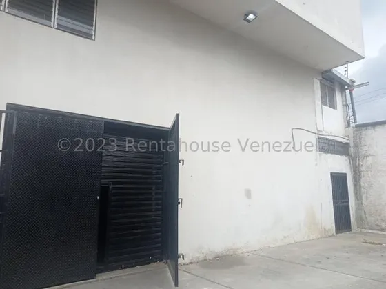 Local Comercial En Alquiler En Barquisimeto Calle 40 Posee 200m2 Todos Los Servicios Basicos Luz Trifasica Alta Seguridad Cod 25 5203 Comunicate Soy Gabi Irastorza                                     