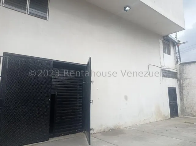 Local Comercial En Alquiler En Barquisimeto Calle 40 Posee 200m2 Todos Los Servicios Basicos Luz Trifasica Alta Seguridad Cod 25 5203 Comunicate Soy Gabi Irastorza                                     