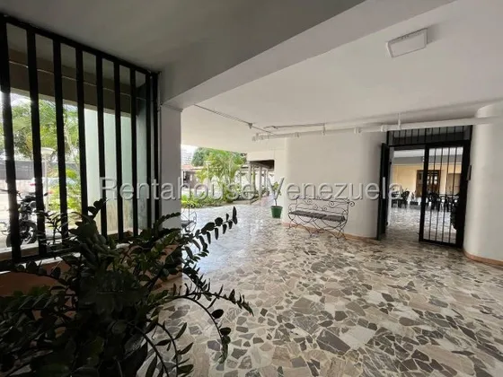 Mayra Lara Rah Tiene A Tu Disposición Este Amplio Apartamento En Venta, En El Este De Barquisimeto, 3 Habitaciones, 2 Baños, Hermoso Balcón Con Espectacular Vista, Vigilancia Privada, Gas Directo 