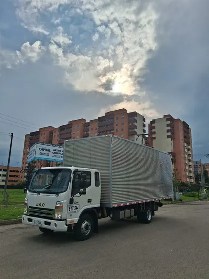 Camion Jac Modelo 2022 Con Furgon