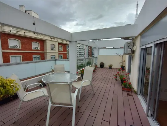 Apartamento De 2 Dormitorios Con Muebles, Terraza Y Garaje