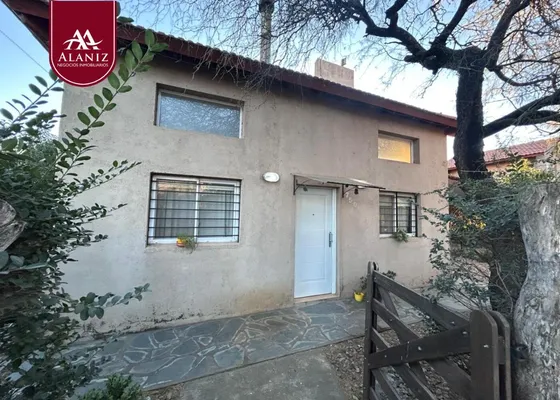 Casa En Venta En Merlo S.l. 4 Dormitorios Y Piscina.