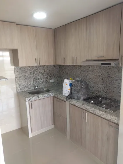 Apartamento Ubicado En El Sector De Alameda Del Río