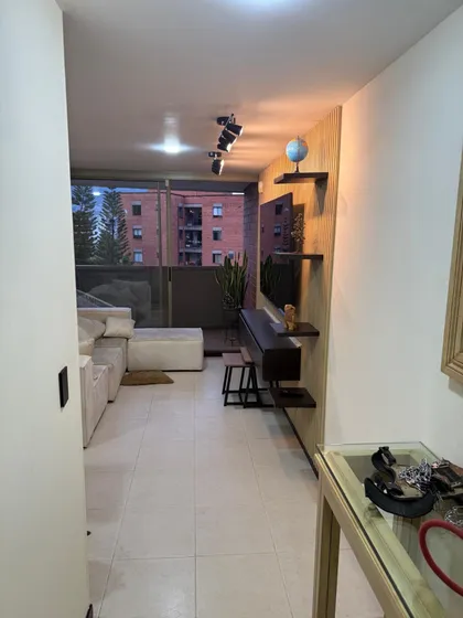 Venta De Lindo Apartamento Parte Baja De La Loma De Los Bernal