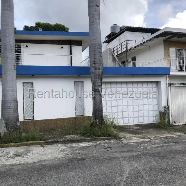 Casa En Venta Para Remodelar Y Convertirla En Lo Que Necesitas Para Vivir. En La California Norte.calle Cerrada .seguridad Y Cerca De Todo.solida A 289 El M2.gm
