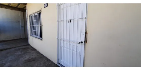 Venta   -   2 Casas En Block Con Patio Y Garage - Apto Credito