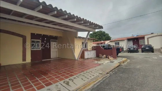  Hermosa Casa En Venta En Cabudare Ubicada En Esquina Urb Los Cerezos Cabudare - Vive Con Tanquilidad En Esta Hermosa Propiedad