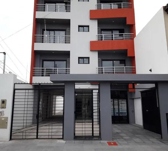 Departamento Semipiso En Remedios De Escalada, Lanús