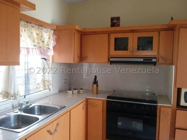 Daniela Linarez Vende Casas En Villas De Yara A Solo 10mins De Barquisimeto Con Amplios Espacios Y Todos Los Servicios Basicos Y Moderna Y Acogedora!                                                   
