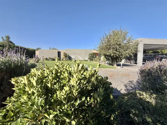 Casa En Venta De 5 Dorm.chicureo Centro Colegio Sta Cruz