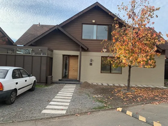 Casa En Arriendo De 3d/3b En Condominio Los Poleros Machalí