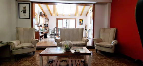 Venta De Casa De 5 Ambientes * Quincho * Pileta * Parque