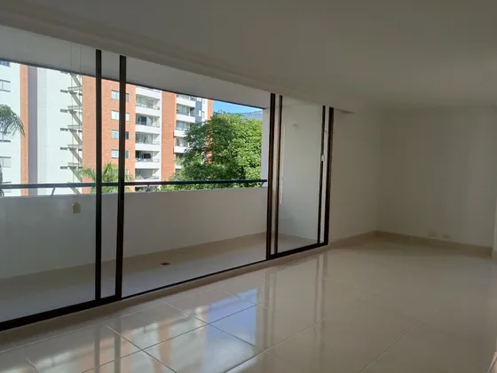 Vendo Amplio Apartamento En La Loma De Los Bernal
