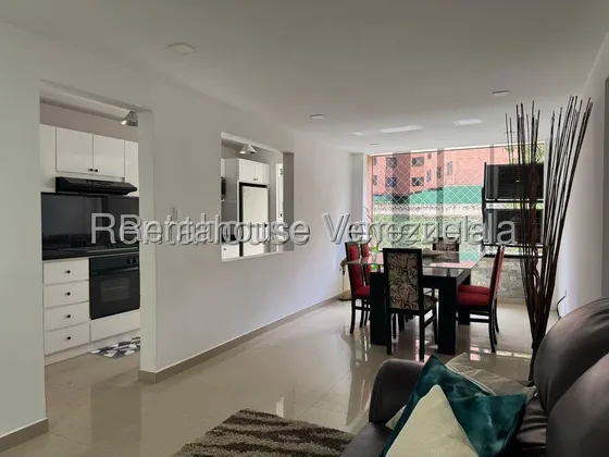 Cómodo Apartamento En Alquiler En Colinas De La Tahona. Belkis 26-18317