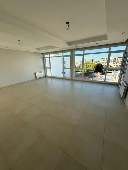 Venta De Departamento De Tres Ambientes En Chacabuco 1030