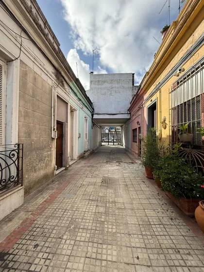 Oportunidad Alquiler De Apartamento Reciclado De 4 Dormitorios Y 2 Baños En La Comercial!