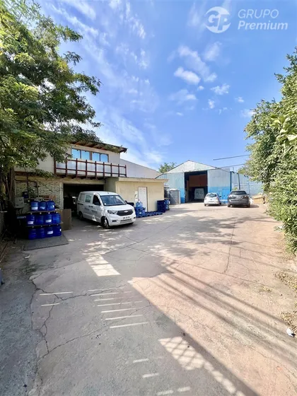 Oportunidad En Los Andes Propiedad De Uso Mixto En Venta