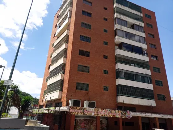 Alquilo Comoda Oficina. Los Dos Caminos. 81 Mts2. Cerca Del Metro. Un Puesto Estac. Vigilancia.