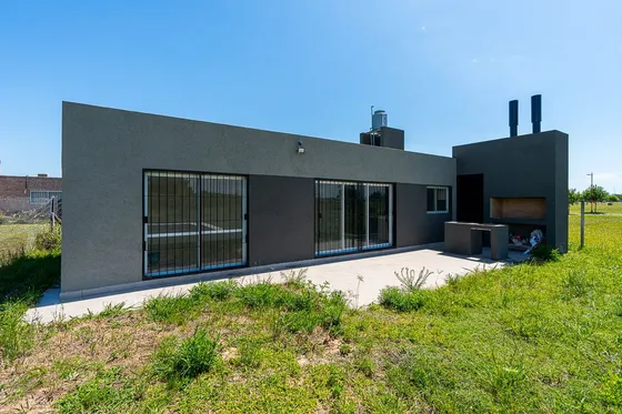 Casa Quincho En Venta Riberas De Andino 