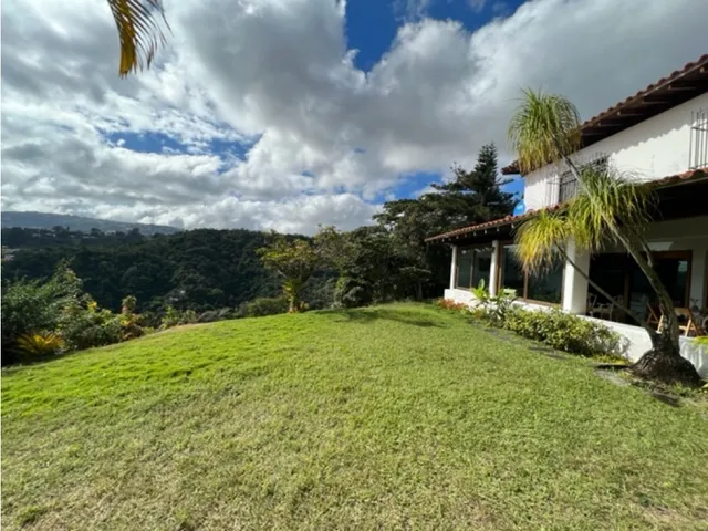 Se Vende Casa 670m2. Lomas Del Mirador .